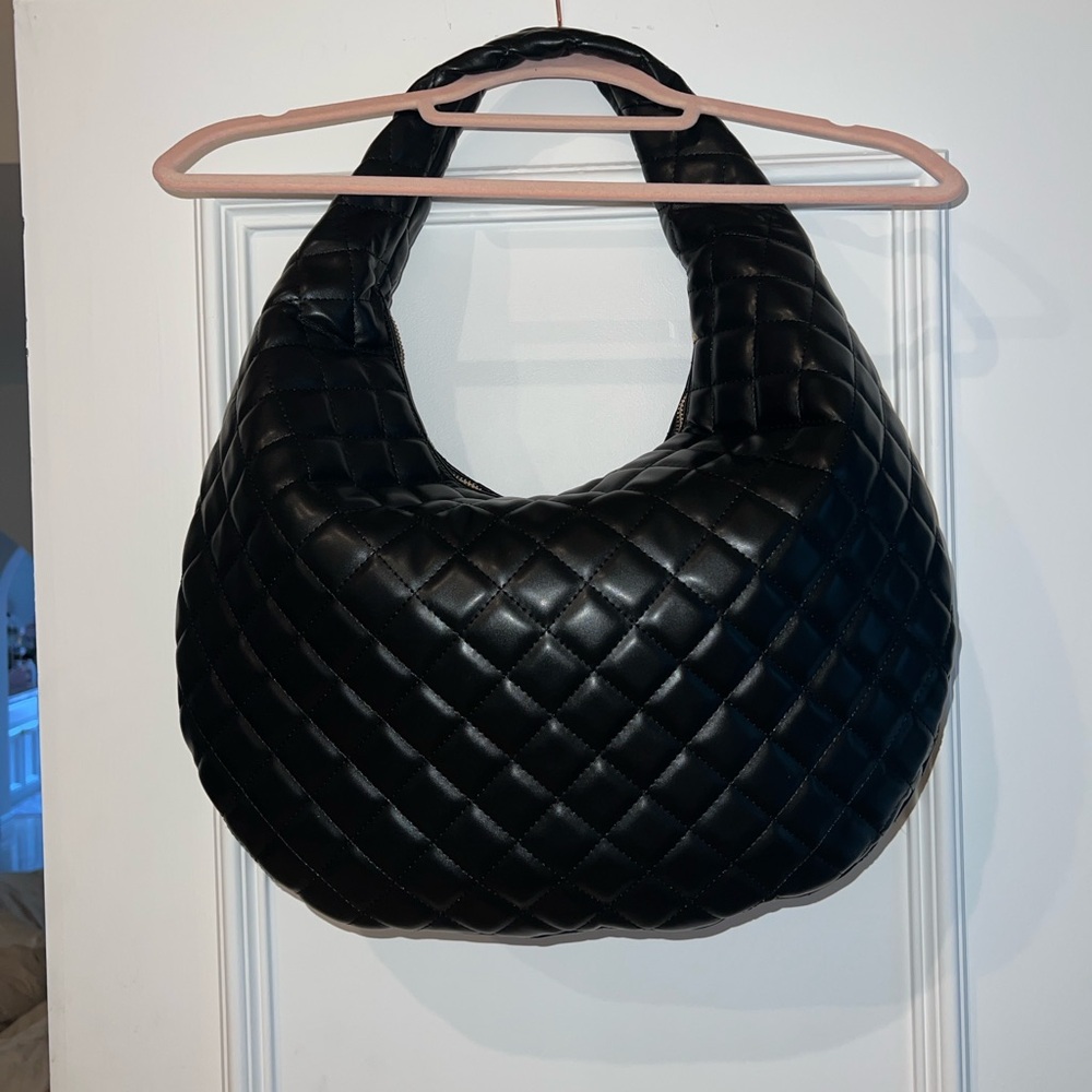 BLACK QUILTED HOBO BAG 💕🤍🪞🪩 NEW - Picture 3 of 8
